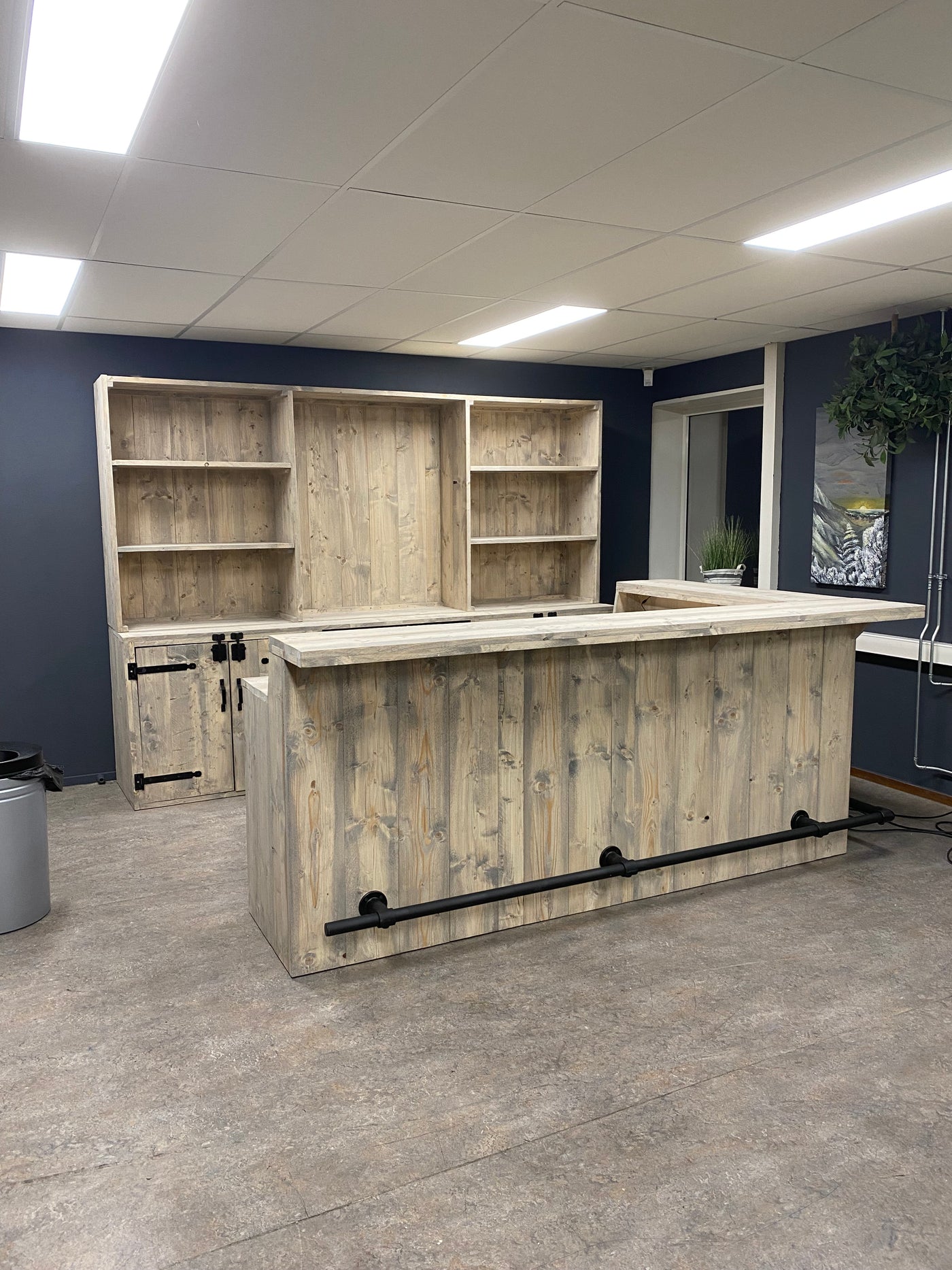 Steigerhouten Bar Met Achterwand Cement Wash