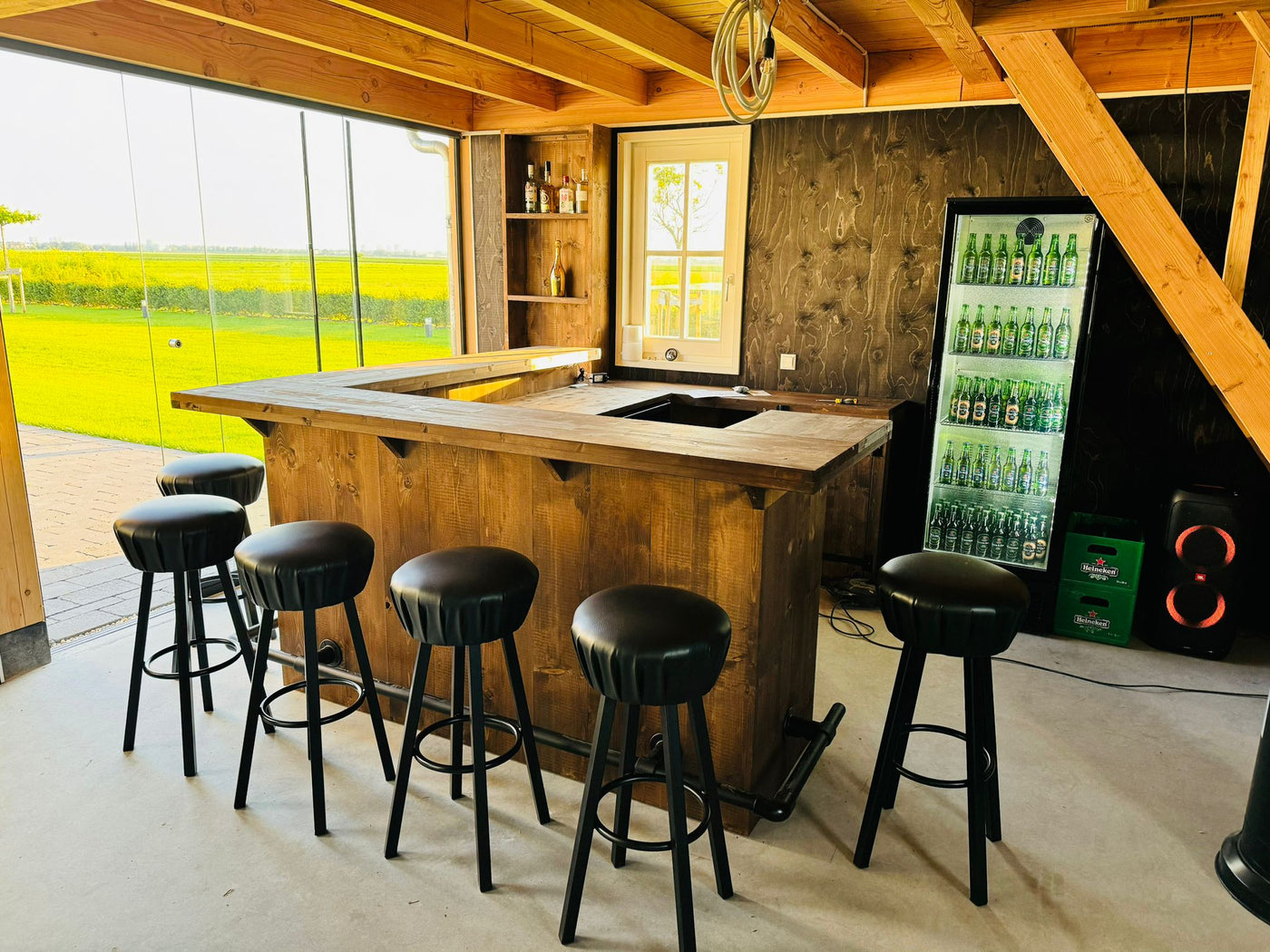 Premium houten bars en buitenkeukens – Rostiquesteigerhout